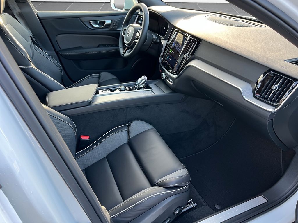 Volvo V60 Cross Country 2024