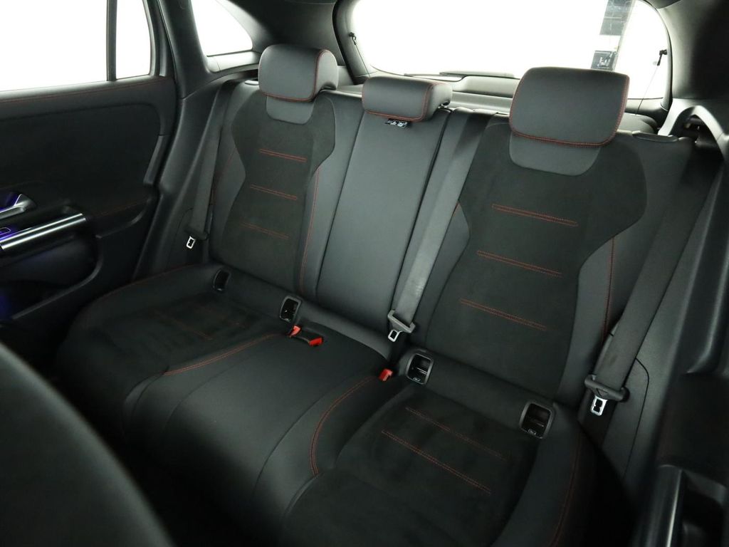 Mercedes-Benz GLA 200 2021