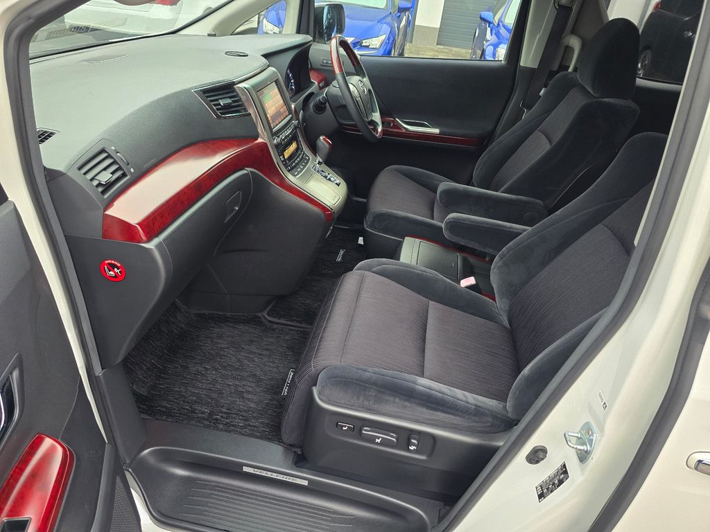Toyota Alphard 2008