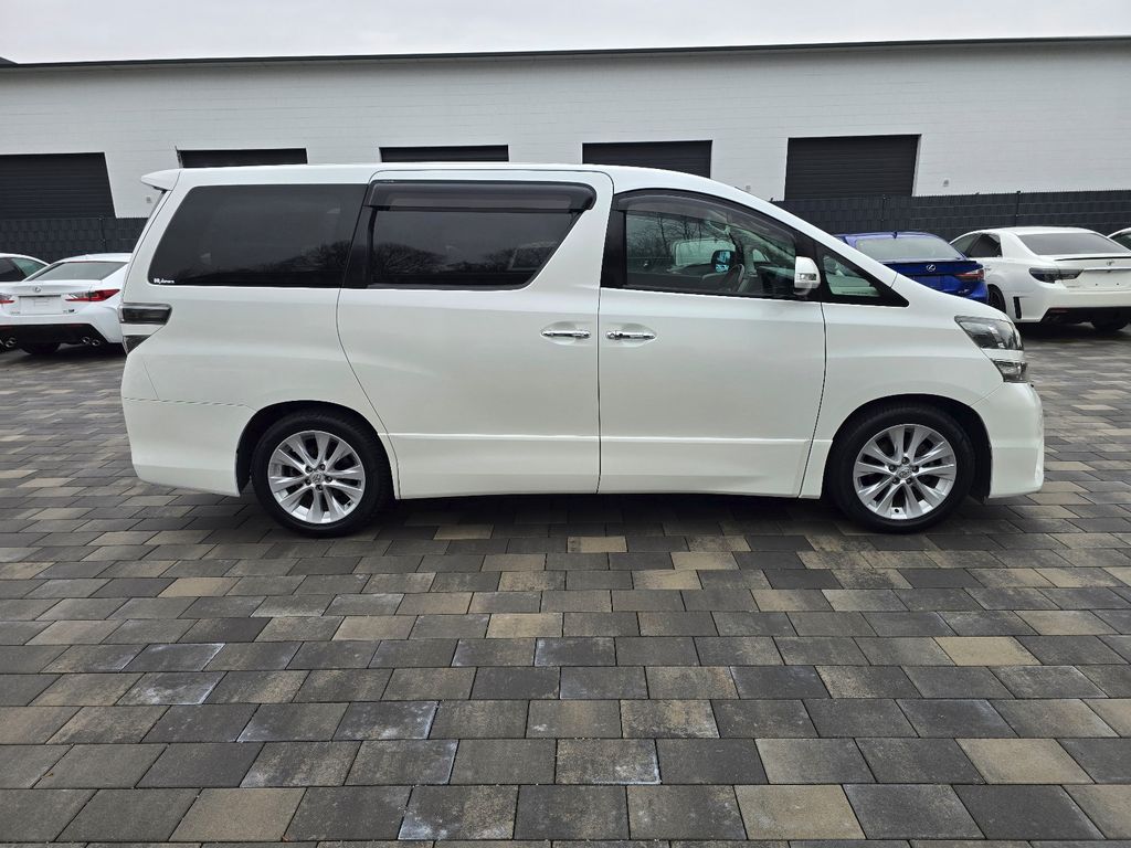 Toyota Alphard 2008