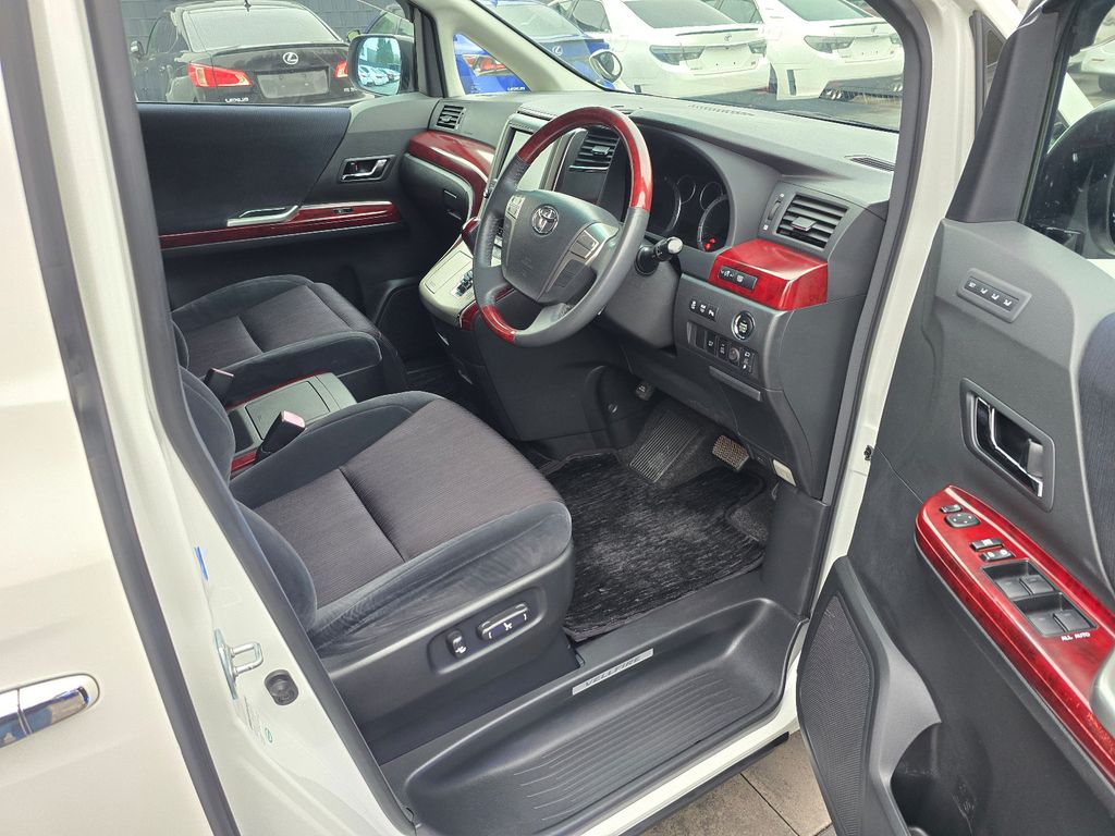 Toyota Alphard 2008