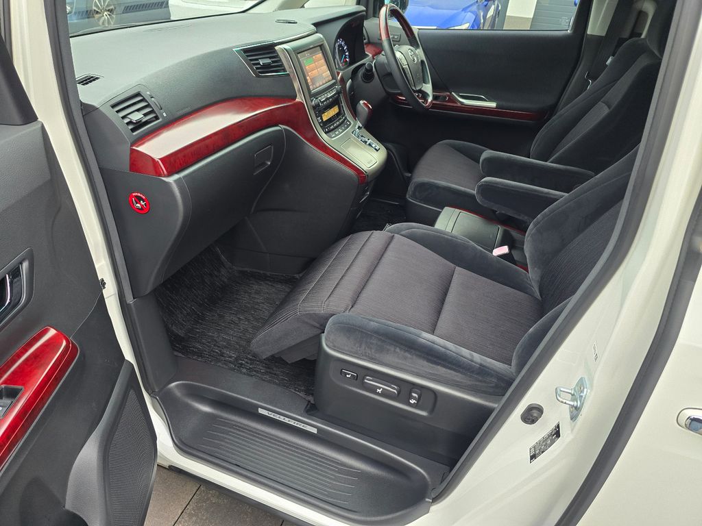 Toyota Alphard 2008