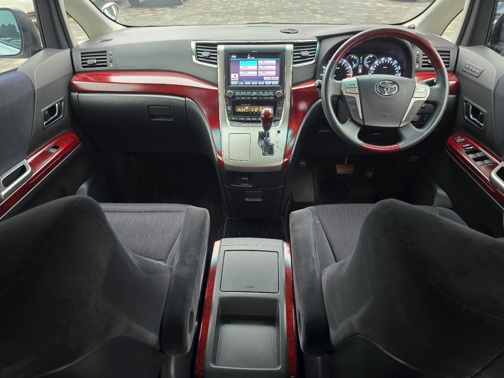 Toyota Alphard 2008