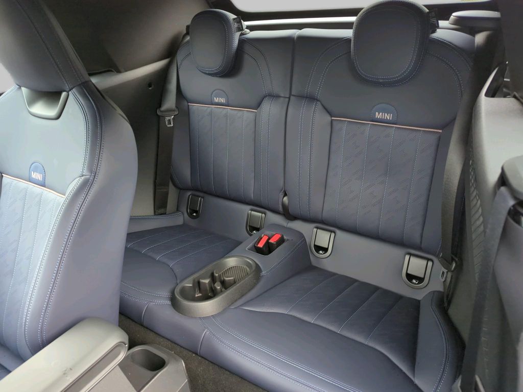 MINI Cooper Cabrio 2024