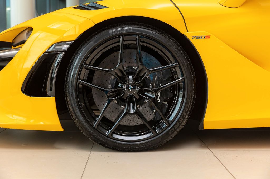 McLaren 750S 2025