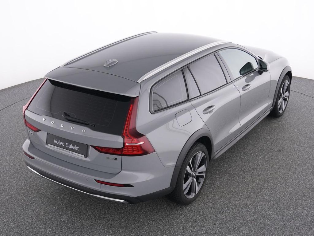 Volvo V60 Cross Country 2023