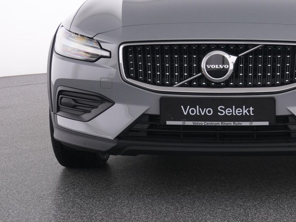 Volvo V60 Cross Country 2023
