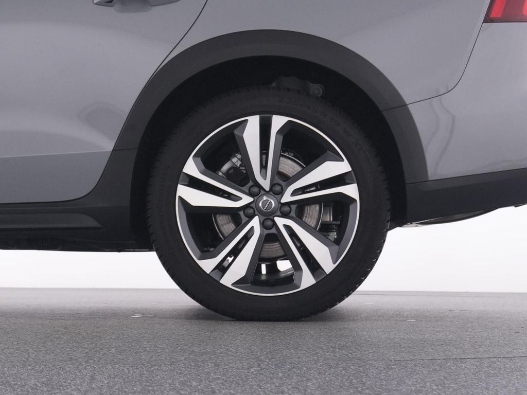 Volvo V60 Cross Country 2023