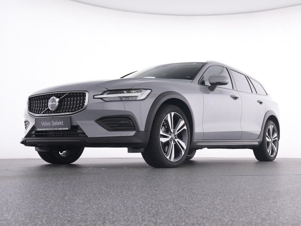 Volvo V60 Cross Country 2023