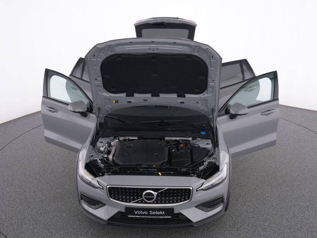 Volvo V60 Cross Country 2023