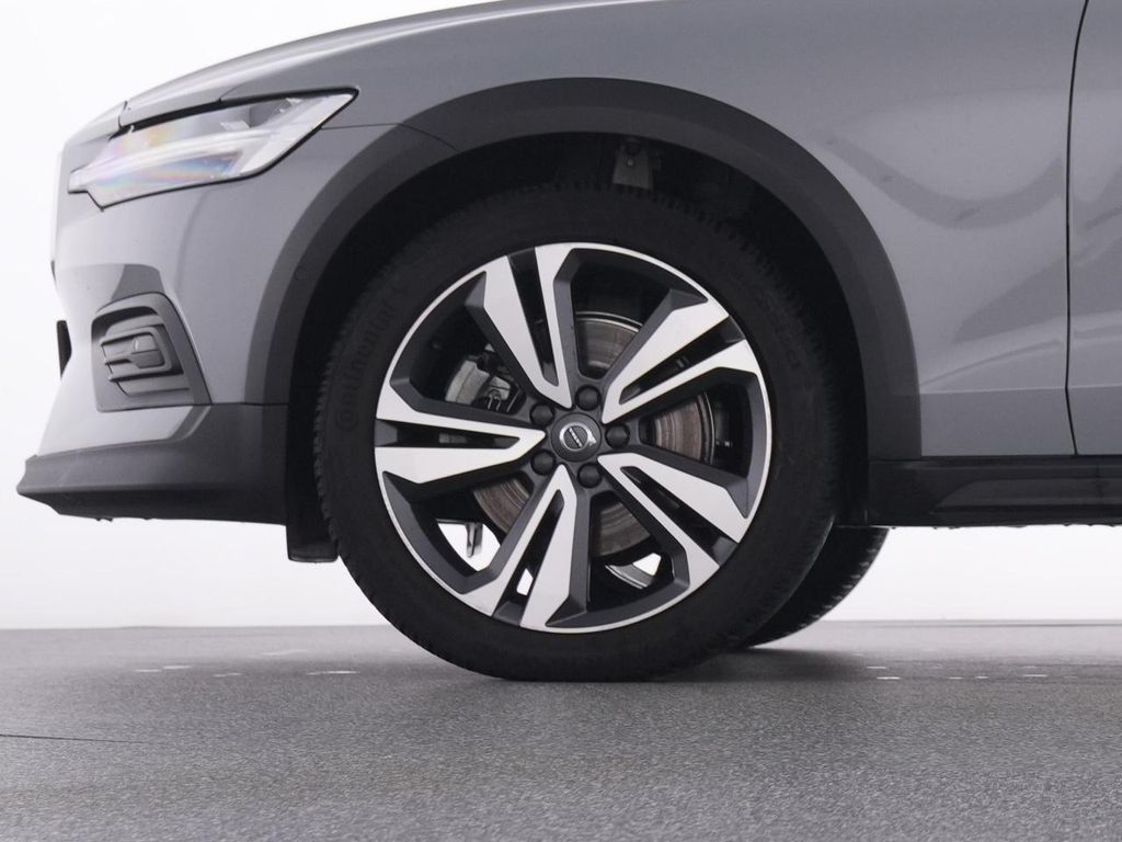 Volvo V60 Cross Country 2023
