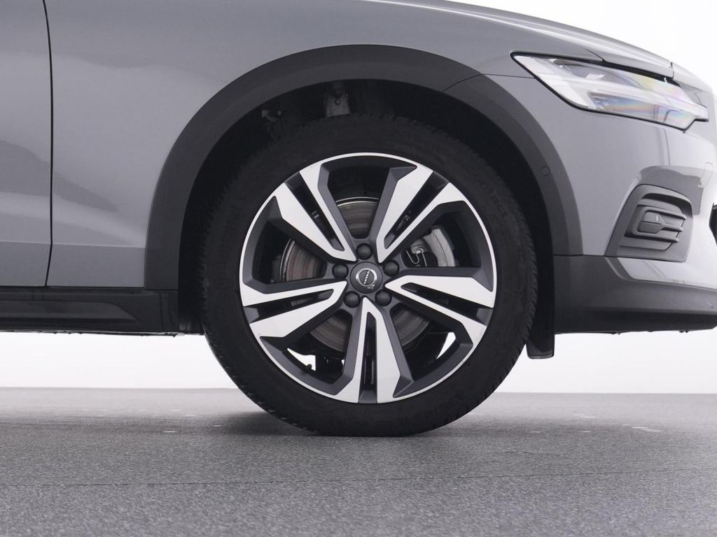 Volvo V60 Cross Country 2023