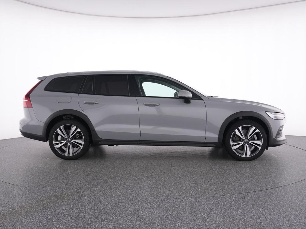 Volvo V60 Cross Country 2023
