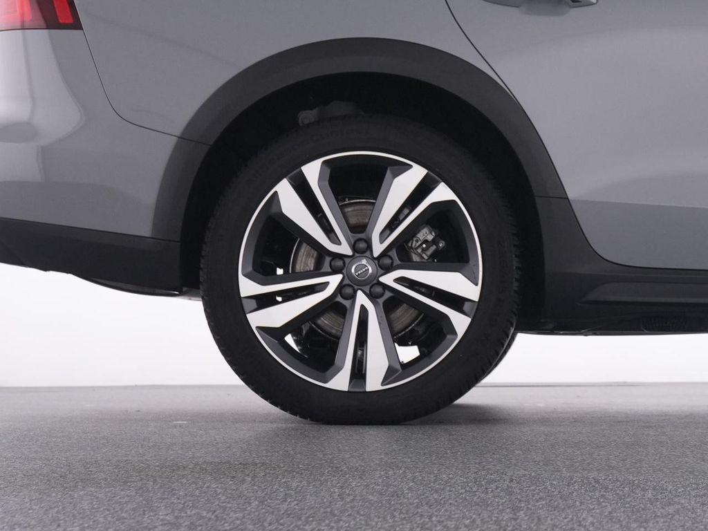 Volvo V60 Cross Country 2023