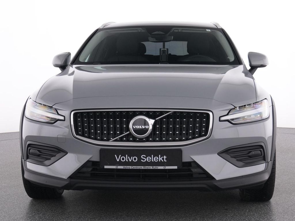 Volvo V60 Cross Country 2023