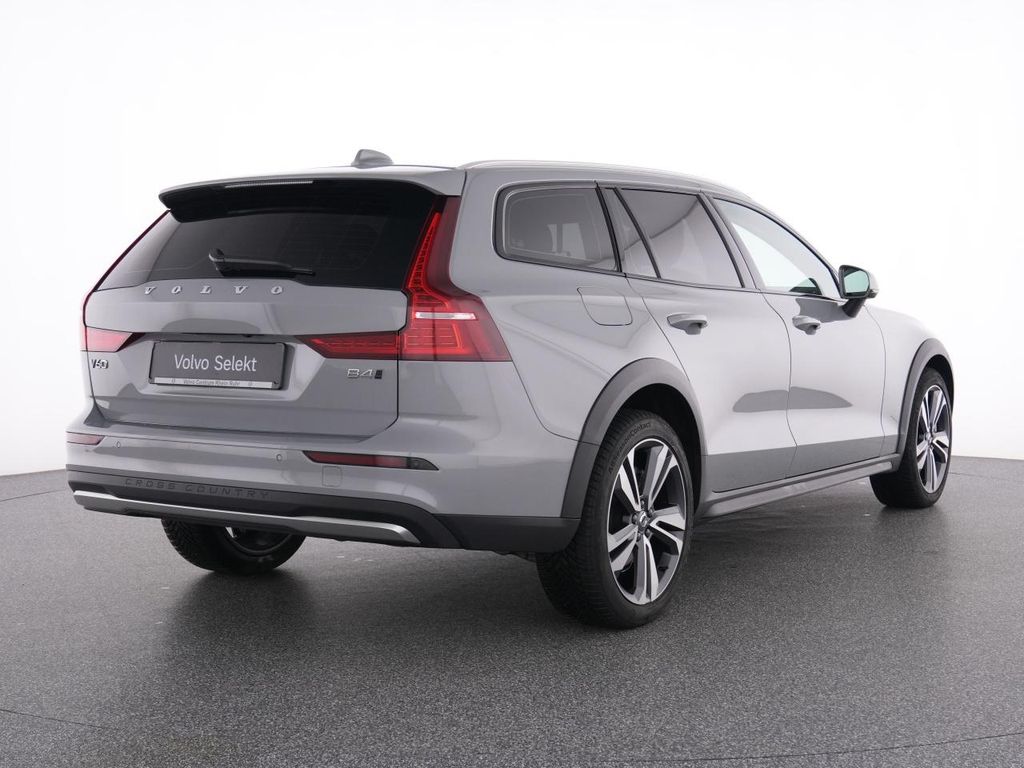 Volvo V60 Cross Country 2023