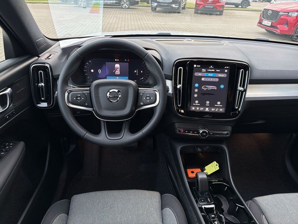 Volvo XC40 2025