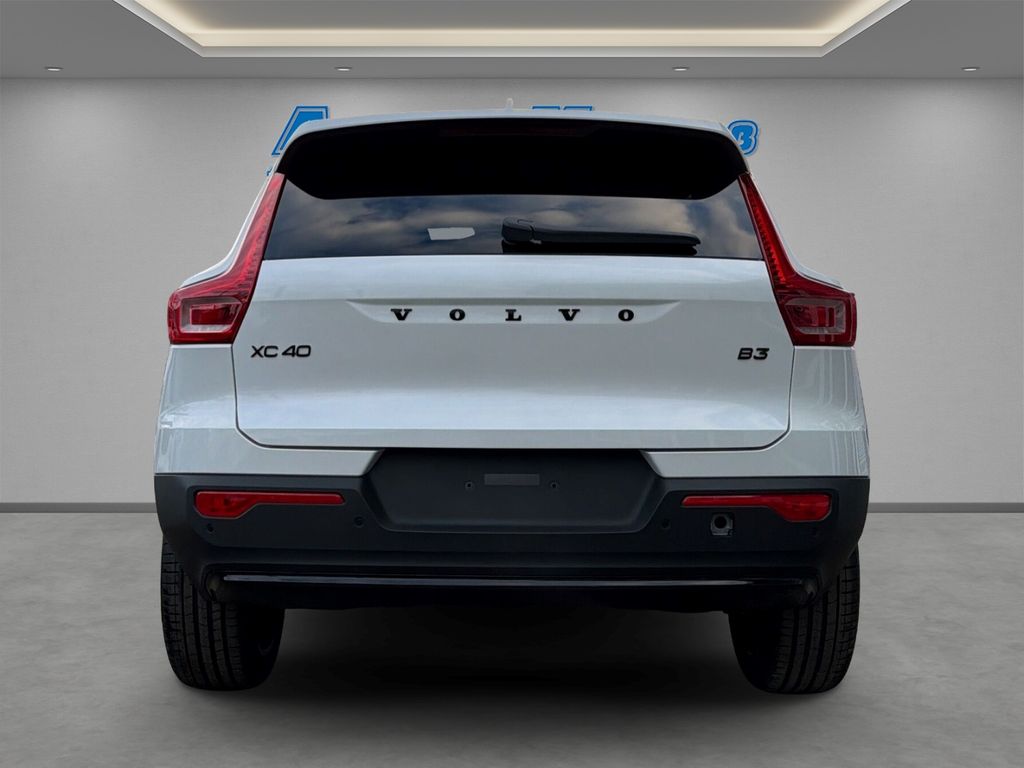 Volvo XC40 2025