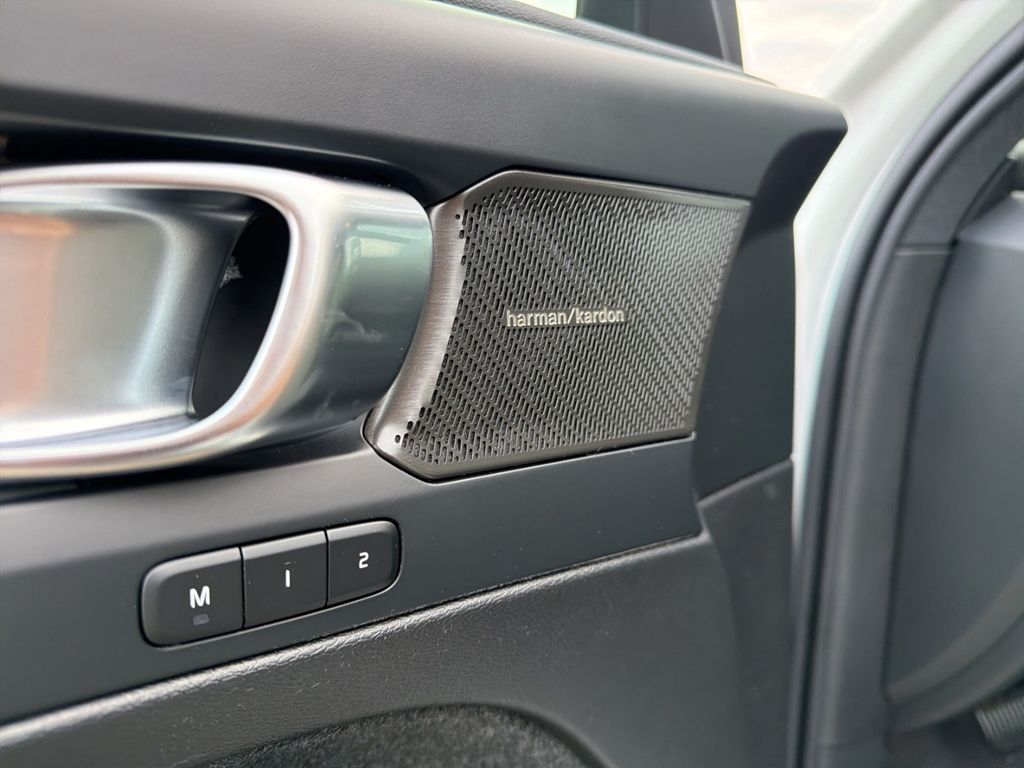 Volvo XC40 2025