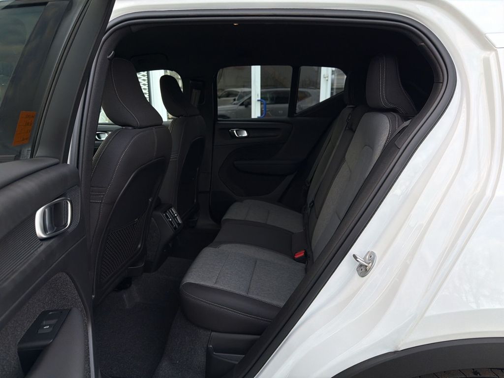 Volvo XC40 2025