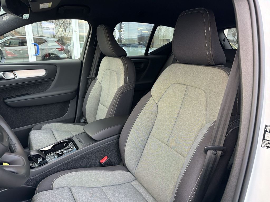 Volvo XC40 2025