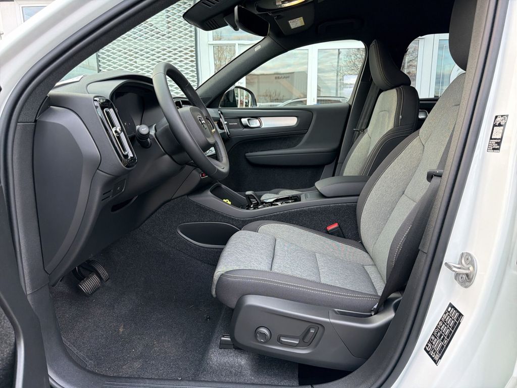 Volvo XC40 2025