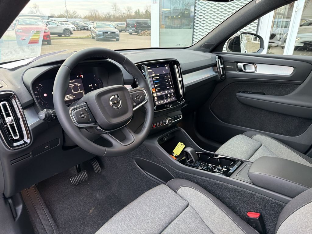Volvo XC40 2025