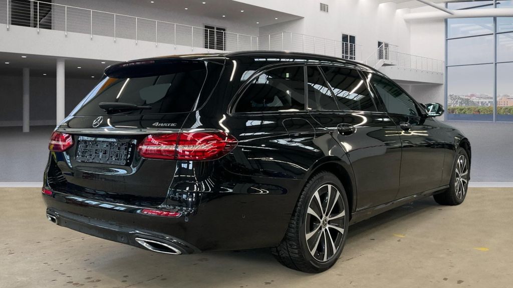 Mercedes-Benz E 300 2022