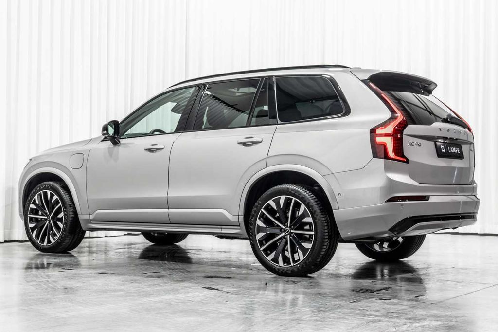 Volvo XC90 2025