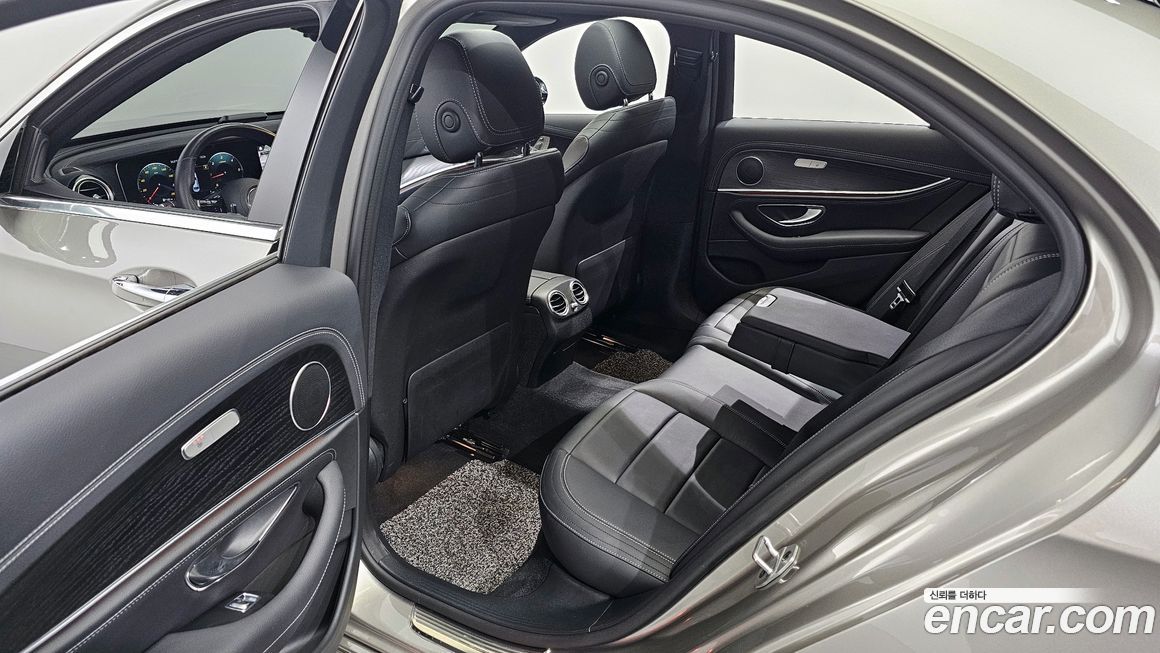 Mercedes-Benz E-Class 2021