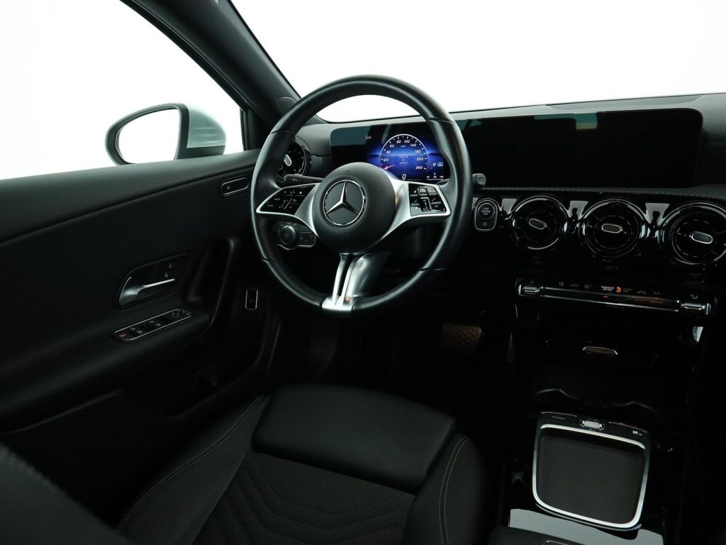 Mercedes-Benz A 180 2023