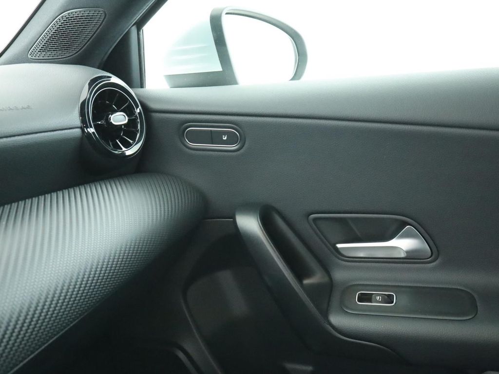 Mercedes-Benz A 180 2023