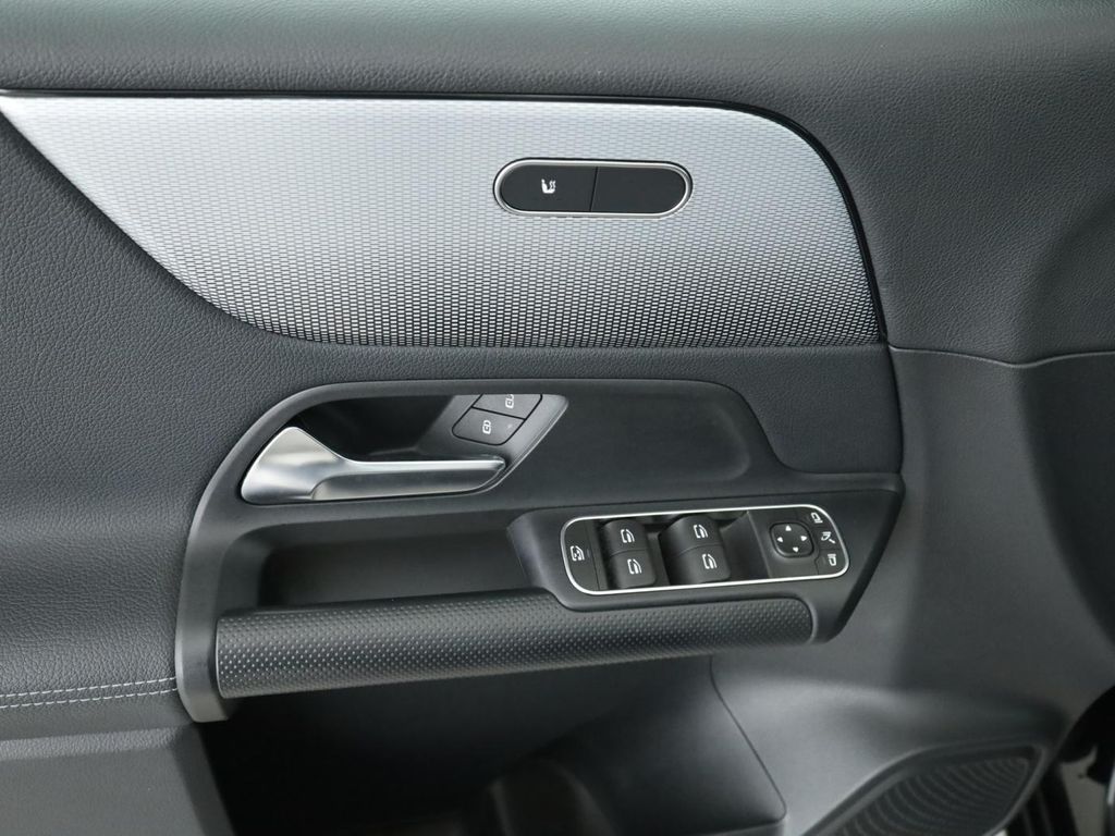 Mercedes-Benz B 180 2022