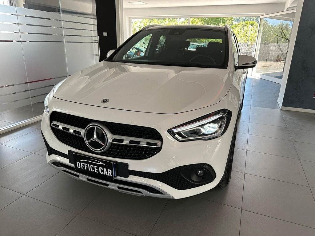 Mercedes-Benz GLA 200 2021