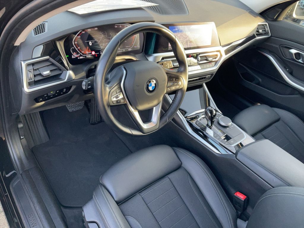 BMW 318 2022