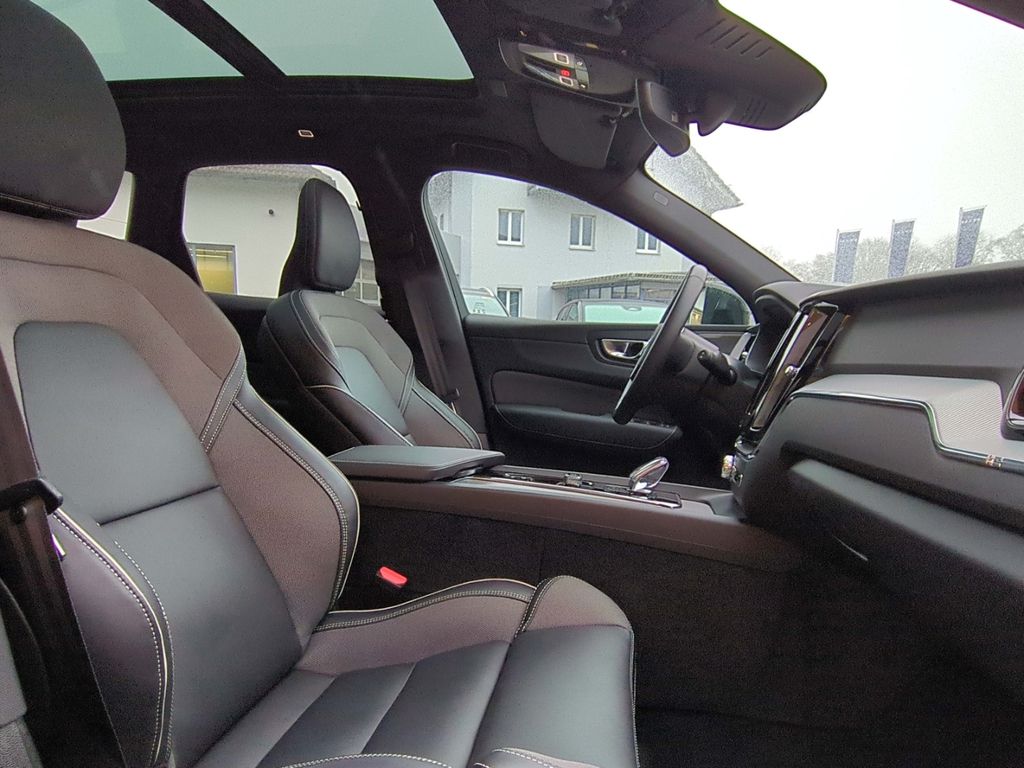 Volvo XC60 2025
