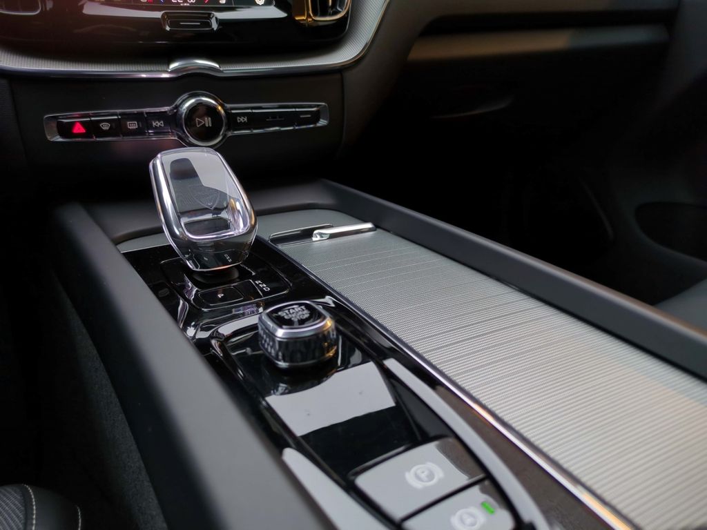 Volvo XC60 2025