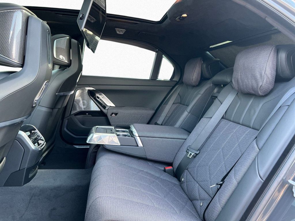 BMW M760
