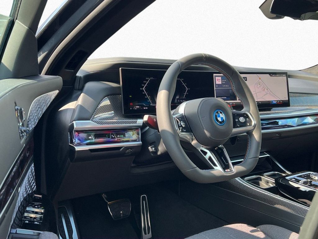 BMW M760