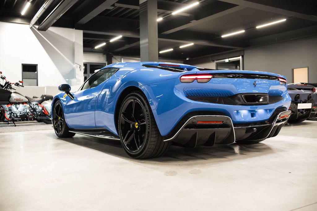 Ferrari 296 GTS 2025