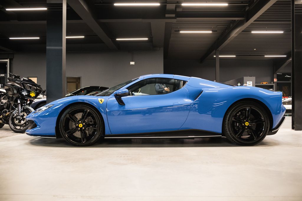 Ferrari 296 GTS 2025