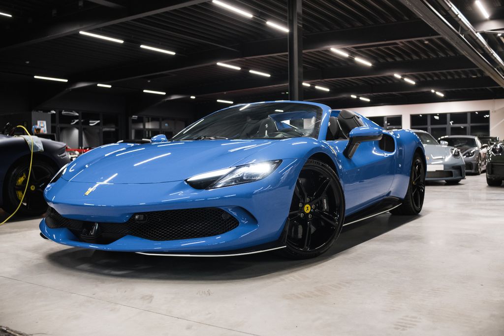 Ferrari 296 GTS 2025