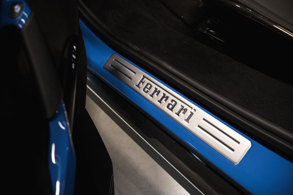 Ferrari 296 GTS 2025