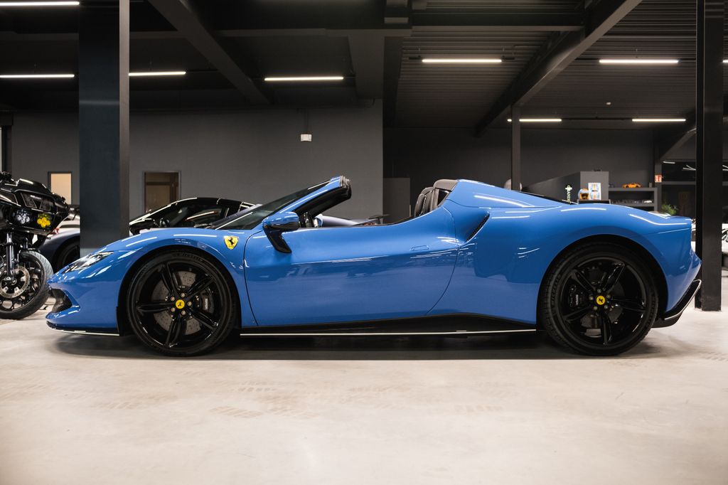 Ferrari 296 GTS 2025