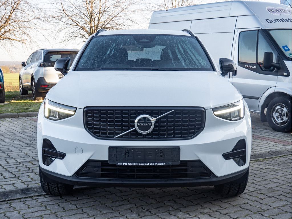 Volvo XC40 2025