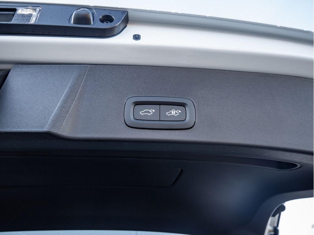 Volvo XC40 2025