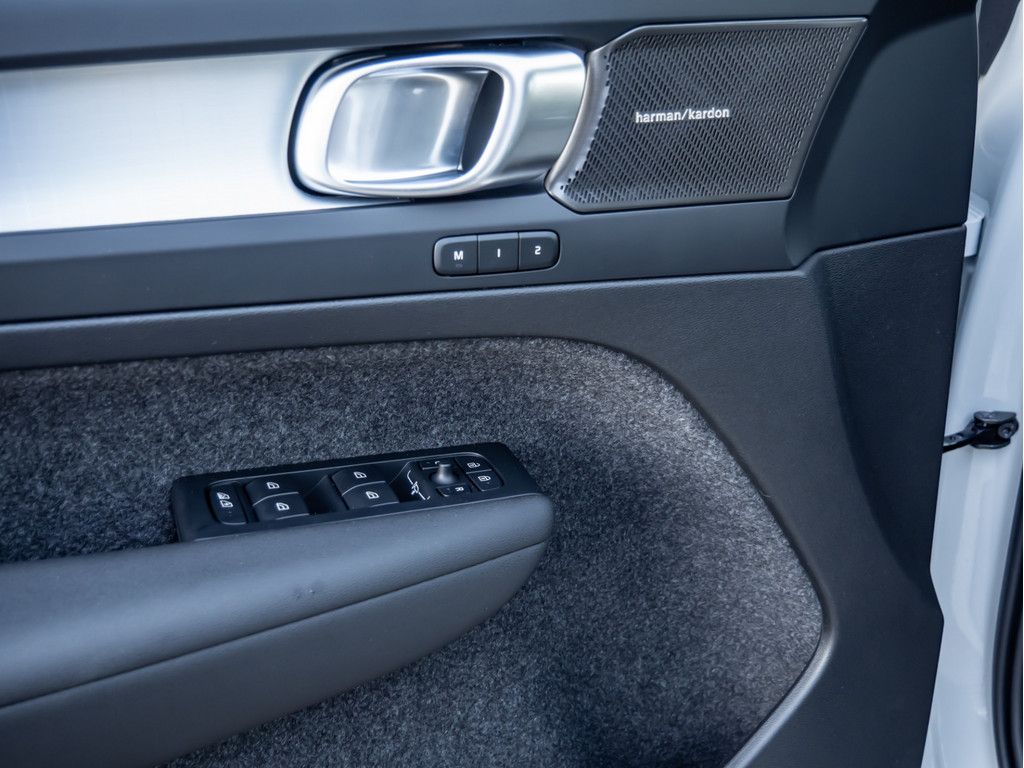 Volvo XC40 2025
