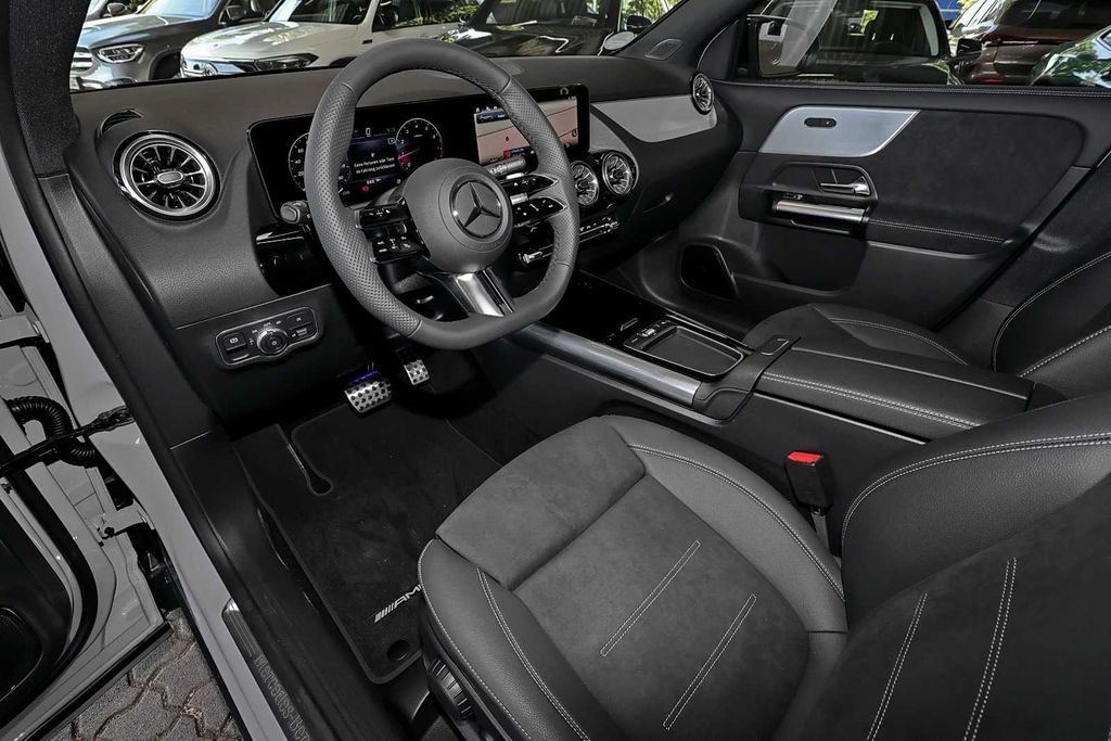 Mercedes-Benz GLA 200 2025