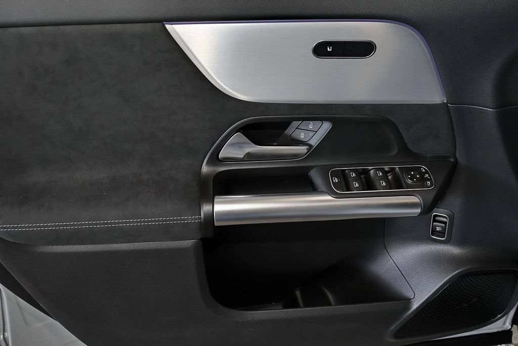 Mercedes-Benz GLA 200 2025