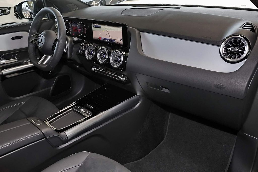 Mercedes-Benz GLA 200 2025